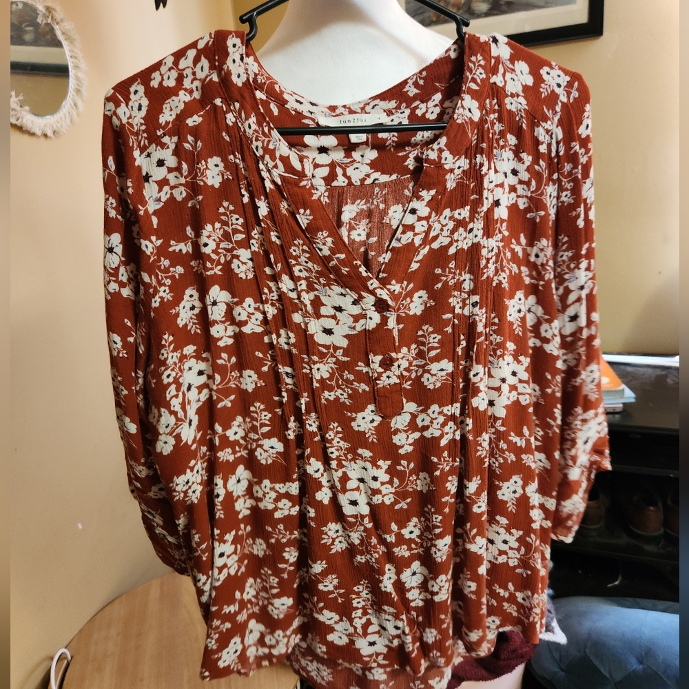 Womens Floral Shirt Fun 2 Fun Medium